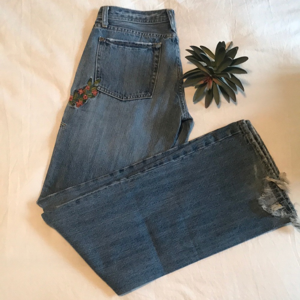 Miss Me Sz 29 Jeans with floral appliqué detail